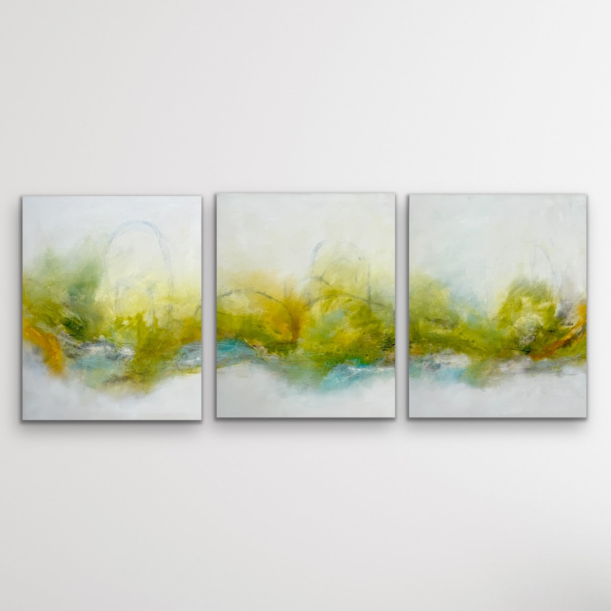 Soul Garden – Where the Light Grows, abstraktes Triptychon in Grün, Gelb und Türkis von Kirsten Schankweiler, 100 × 240 cm
